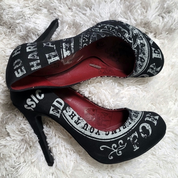 Ed Hardy Vintage Ink Love Kills Slowly Black Canvas Pump Stiletto Heel Size 6 - Picture 2 of 8